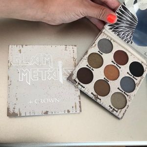 Glam metals eyeshadow palette by Crown